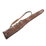 A LEATHER SHEEPSKIN-LINED SINGLE GUNSLIP, measuring approx. 48in., with leather shoulder strap and