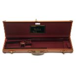 A BRADY TAN LEATHER SINGLE GUNCASE, fitted for 30in. barrels, the interior lined with maroon