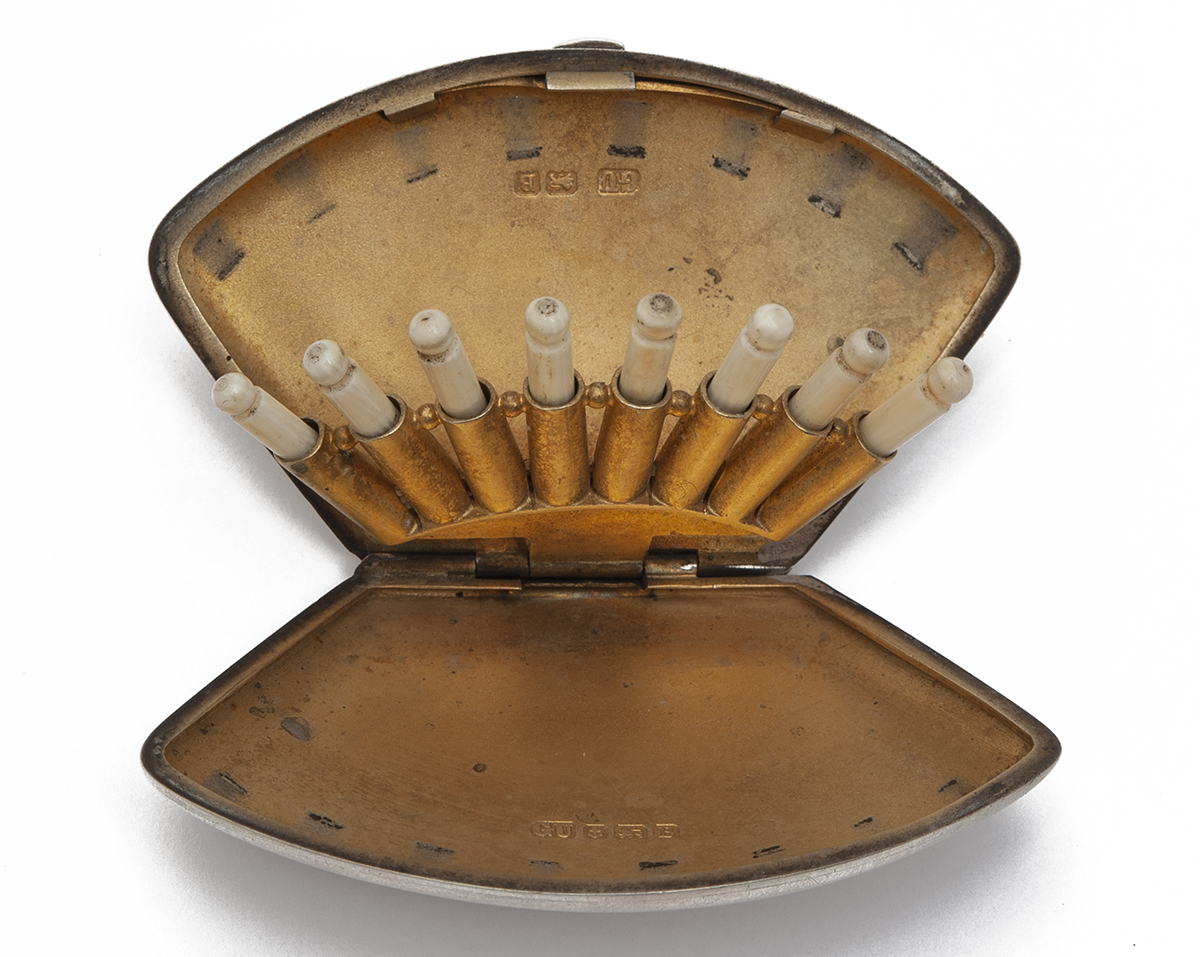 GEORGE UNITE A RARE STERLING SILVER 'CLAMSHELL' EIGHT PEG PLACEFINDER, Birmingham hallmarks for 1926