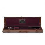 JAMES PURDEY & SONS A LIGHTWEIGHT LEATHER SINGLE GUNCASE, fitted for 28in. barrels, the interior