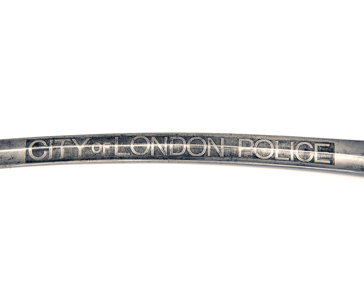 A GOOD CONSTABULARY HANGER TO THE CITY OF LONDON POLICE, UNSIGNED, serial no. 678, circa 1860, - Image 2 of 4