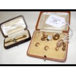 A pair of gent's gold cuff links, 9ct gold gent's