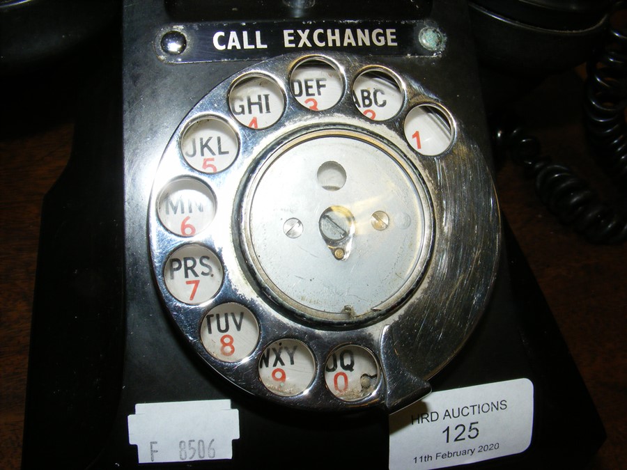 A vintage Bakelite phone - Image 2 of 9