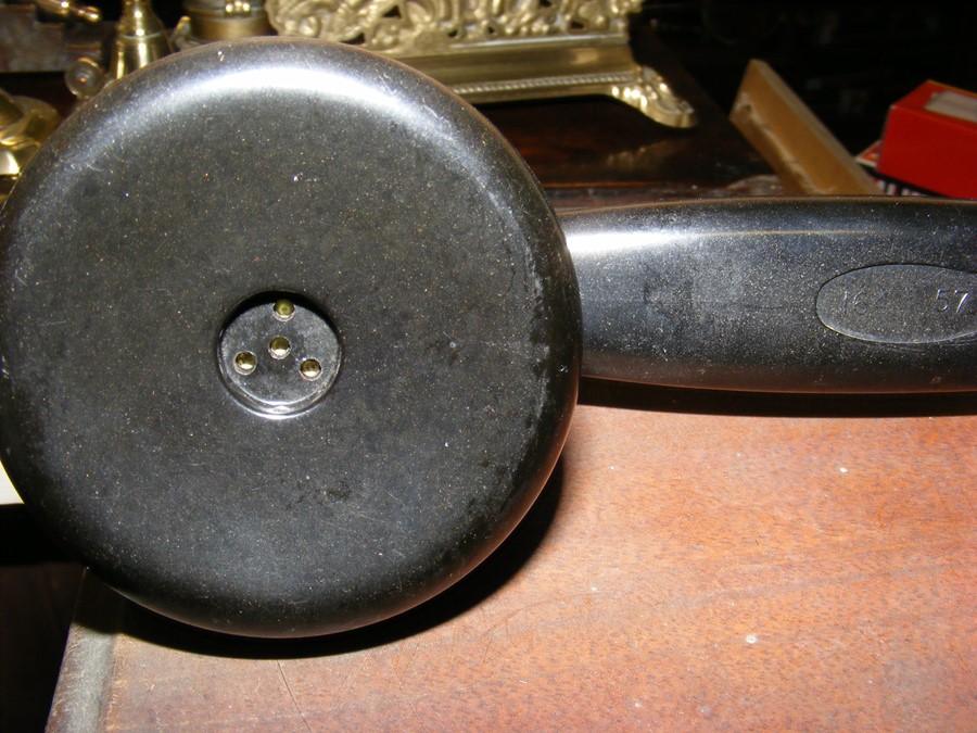 A vintage Bakelite phone - Image 8 of 9