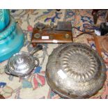 Various collectable plated ware, postal scales
