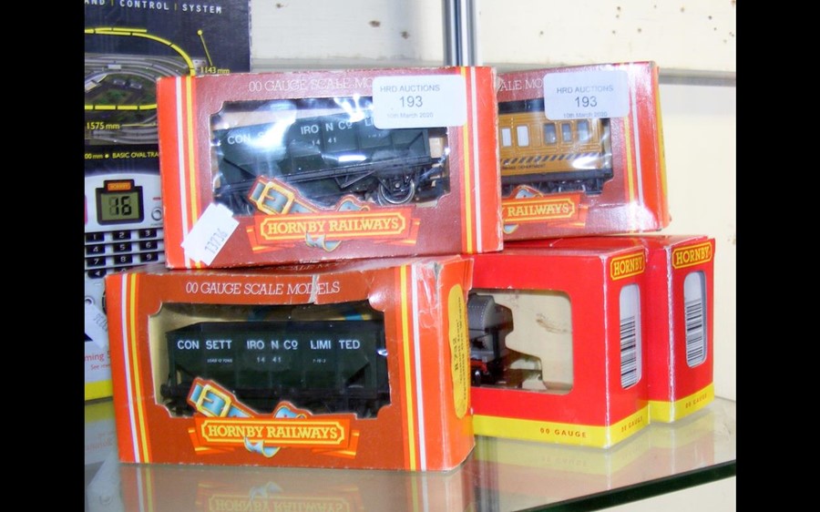 Five Hornby 00 gauge Goods Wagons - R732 x 2, R236