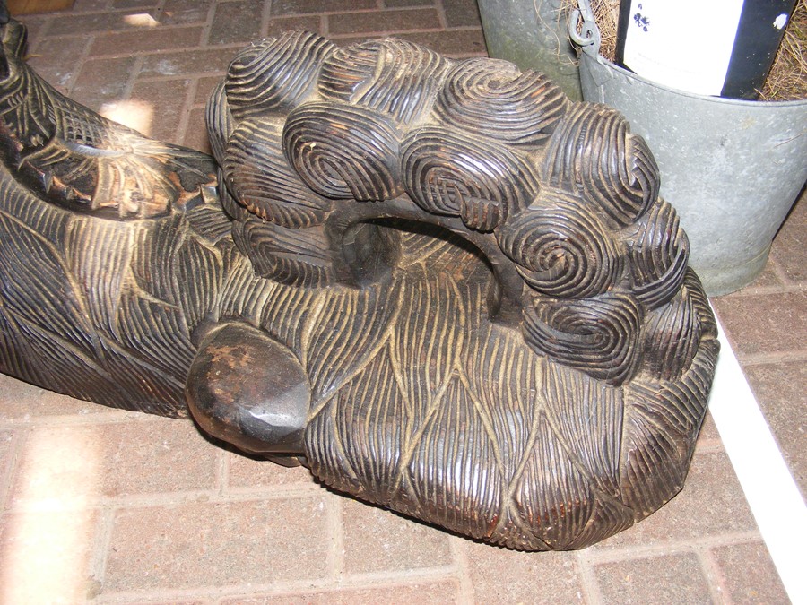 A large carved wooden oriental Dog of Foe - 100cm - Image 6 of 7