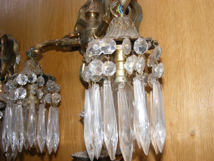 A pair of decorative gilt crystal drop wall lights - Image 8 of 10