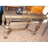 An oak bulbous refectory style table - 106cm x 60c
