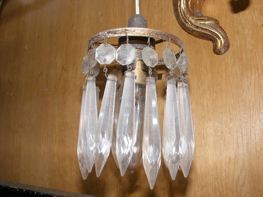 A pair of decorative gilt crystal drop wall lights - Image 7 of 10