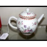 An 18th century Chinese teapot - 13cm high