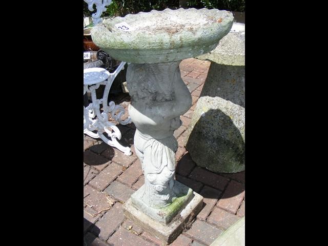 An attractive garden birdbath - 84cm high