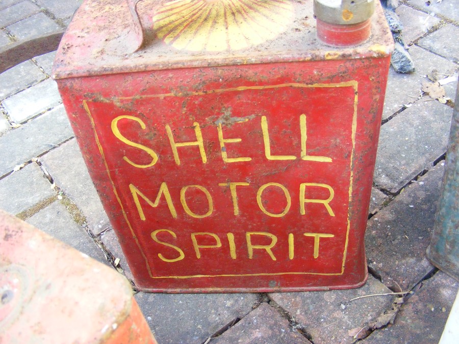 A selection of vintage Shell and other petrol cans - Image 10 of 33