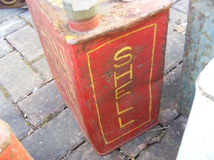 A selection of vintage Shell and other petrol cans - Image 11 of 33