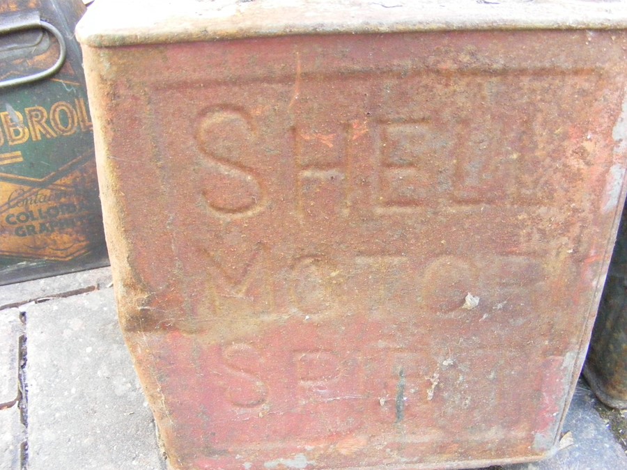 A selection of vintage Shell and other petrol cans - Image 15 of 33