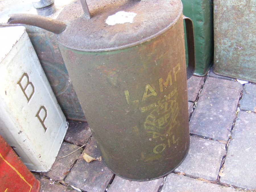 A selection of vintage Shell and other petrol cans - Image 14 of 33