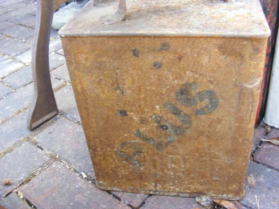 A selection of vintage Shell and other petrol cans - Image 3 of 33