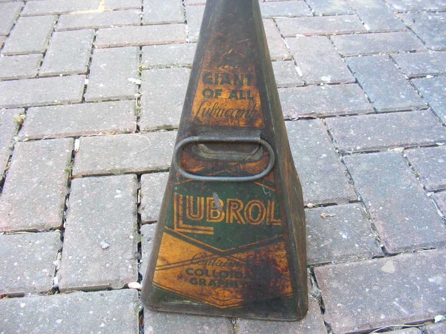 A selection of vintage Shell and other petrol cans - Image 30 of 33