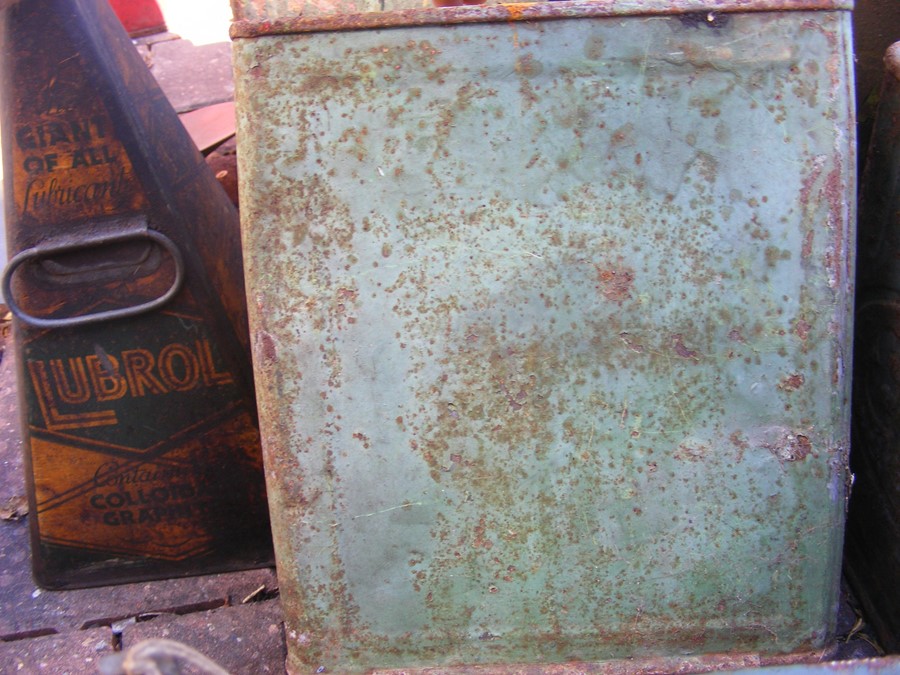 A selection of vintage Shell and other petrol cans - Image 22 of 33