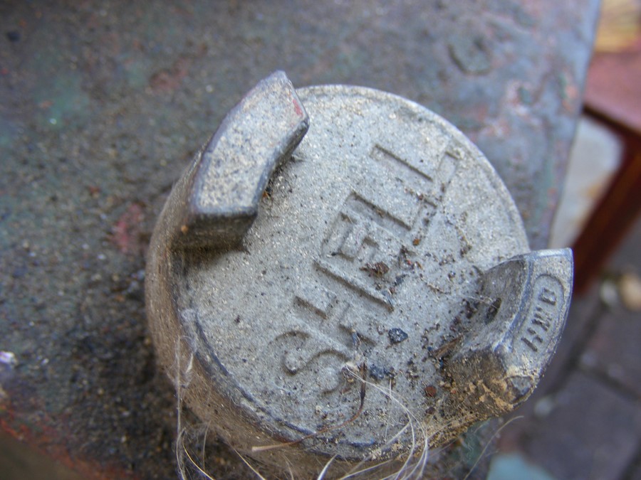 A selection of vintage Shell and other petrol cans - Image 25 of 33