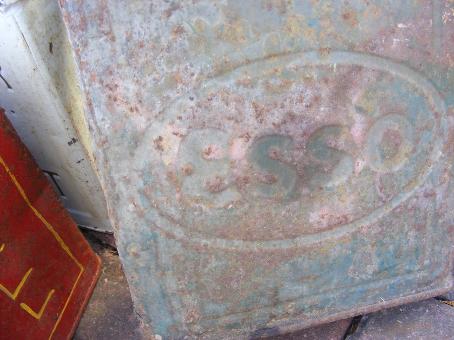 A selection of vintage Shell and other petrol cans - Image 12 of 33