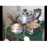 A three piece silver teaset of Georgian style - Lo