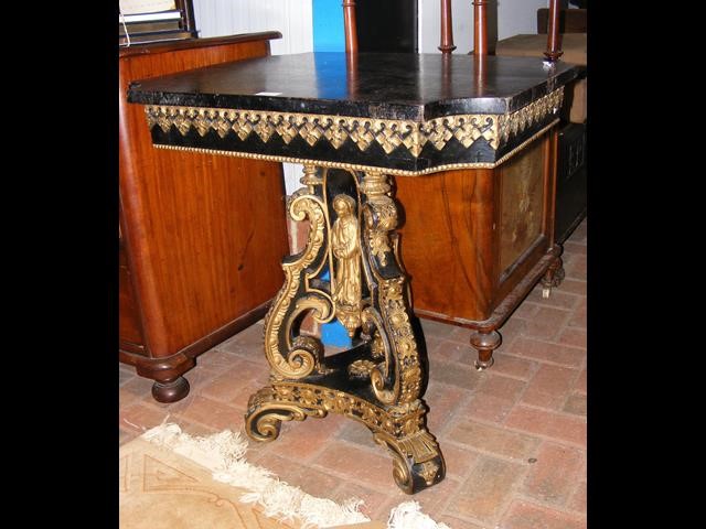 A gilt and black painted centre table on tripod ba