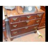 A walnut Georgian chest of drawers - 80cm wide