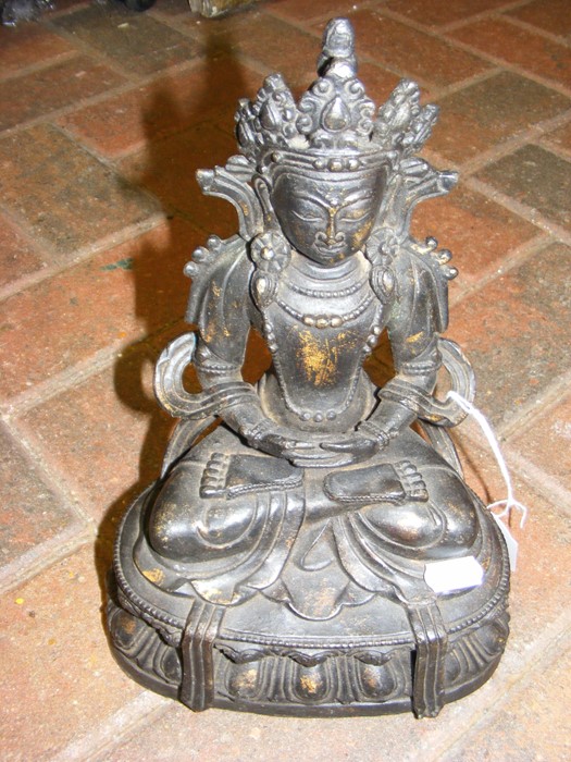 An antique gilt bronze buddha - 29cms high - Image 2 of 17