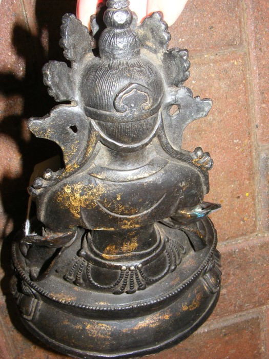 An antique gilt bronze buddha - 29cms high - Image 3 of 17