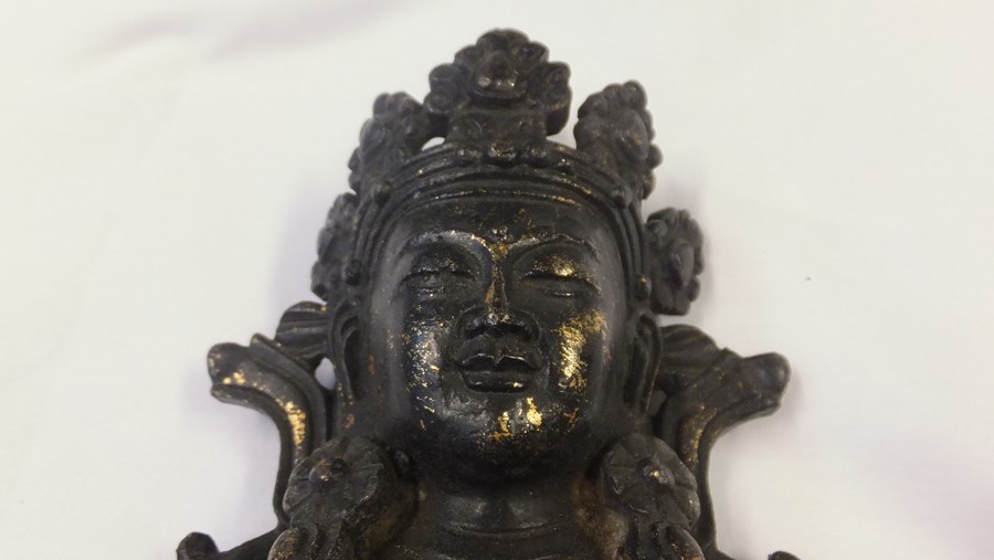 An antique gilt bronze buddha - 29cms high - Image 13 of 17