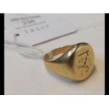 A gents heavy 18ct gold signet ring - size T