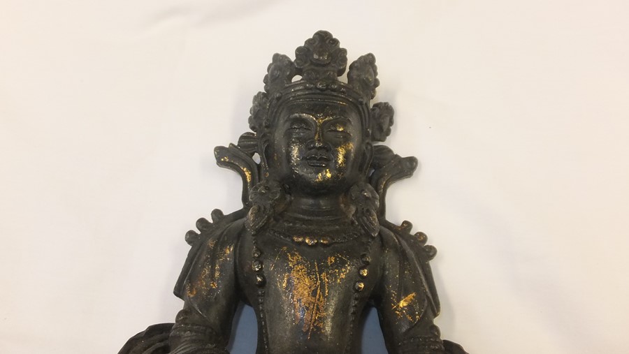 An antique gilt bronze buddha - 29cms high - Image 11 of 17