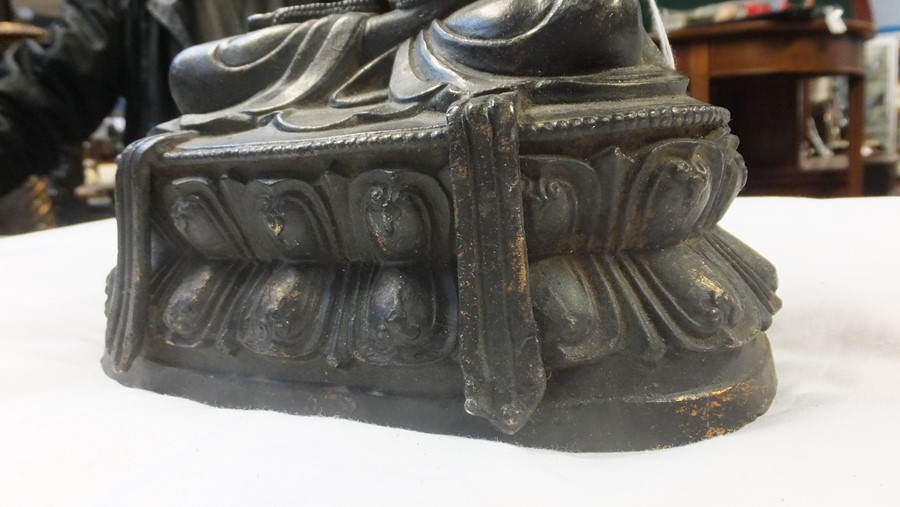 An antique gilt bronze buddha - 29cms high - Image 17 of 17