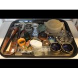 A tray of collectables including ash tray, napkin