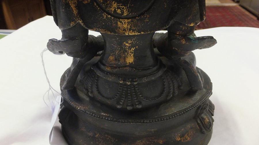 An antique gilt bronze buddha - 29cms high - Image 16 of 17