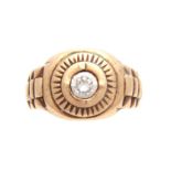 A .375 HALLMARKED YELLOW GOLD SINGLE STONE GENTLEMANS DRESS RING with Rolex style bracelet shoulders