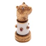 A LATE 19TH / EARLY 20TH CENTURY BRIGG, LONDON 18CT STAMPED CORNELIAN DOG'S HEAD SEAL WITH