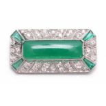 AN ART DECCO EMERALD AND DIAMOND SET WHITE METAL BAR BROOCH with large cushion shaped centre stone