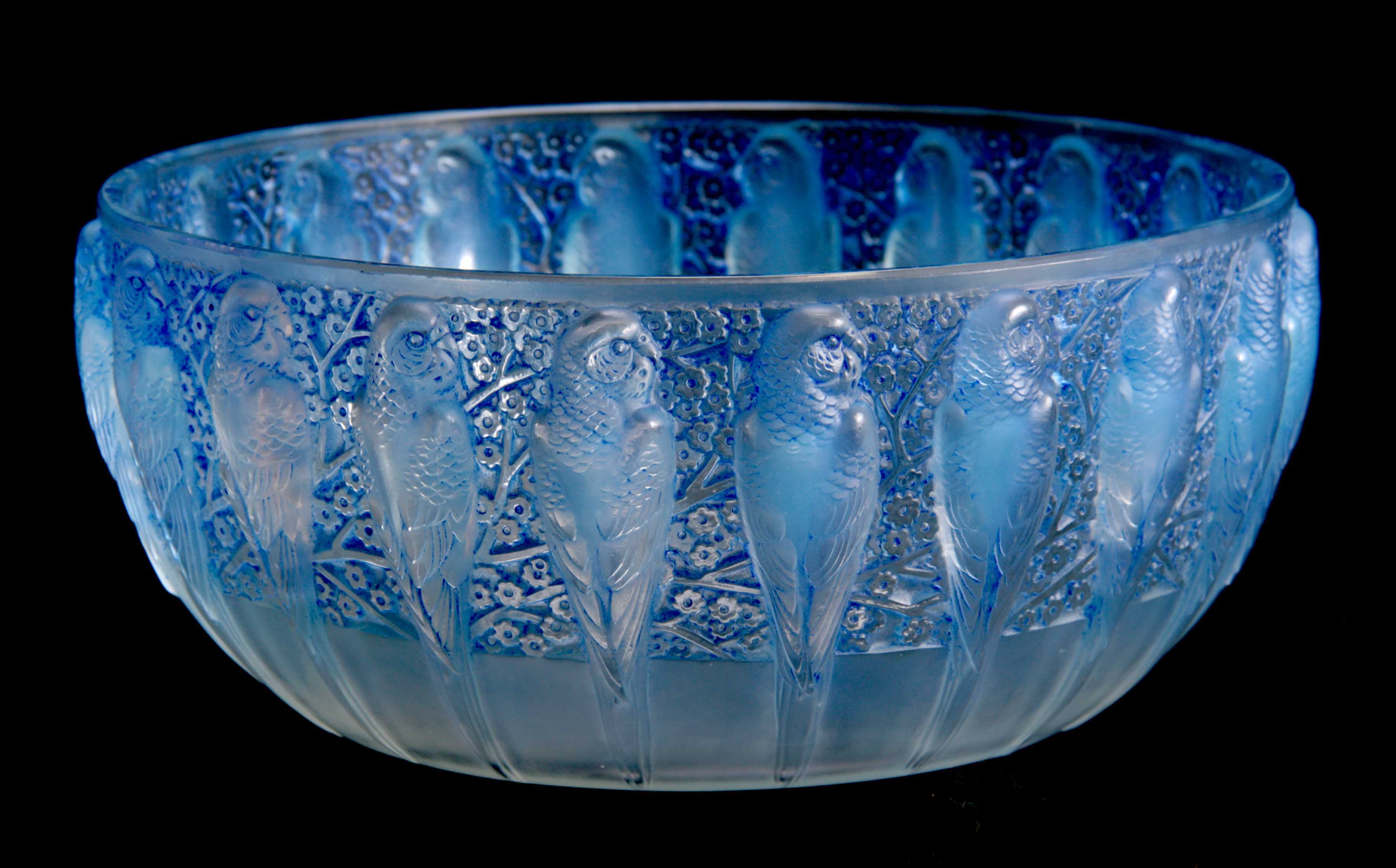 R. LALIQUE, FRANCE A 20TH CENTURY OPALESCENT PERRUCHE BOWL HIGHLIGHTED WITH BLUE STAINING