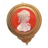 A LATE 19TH CENTURY MINIATURE HARDSTONE CAMEO BROOCH WITH 15CT GOLD MOULDED SURROUND - tested for