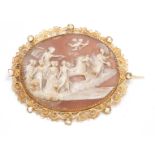 A LARGE CAMEO BROOCH depicting a horse-drawn chariot and figure panel within a fine scrolled
