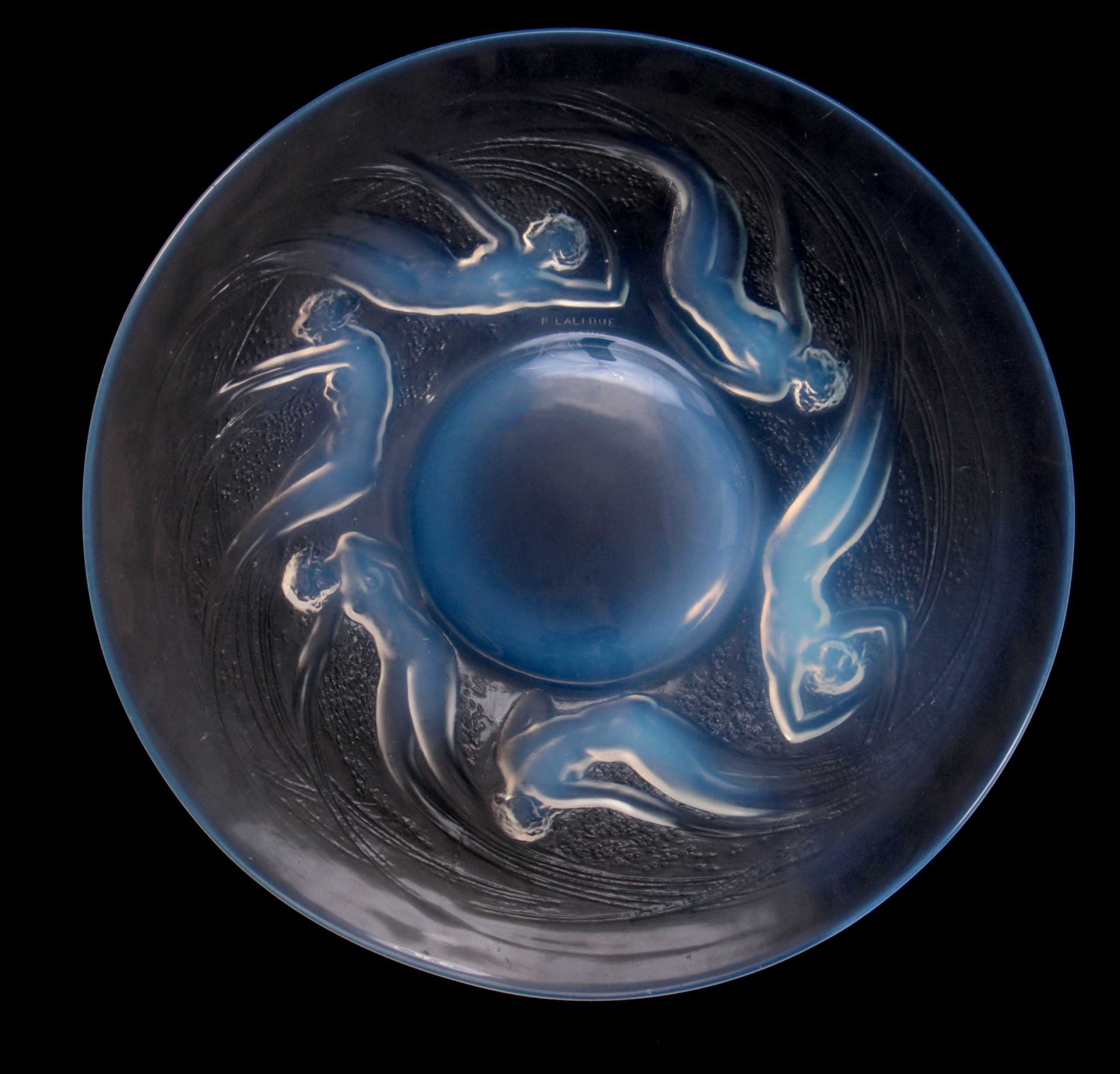 R LALIQUE FRANCE AN EARLY 20TH CENTURY OPALESCENT RELIEF MOULDED LARGE PLATE WITH RAISED CENTRE "