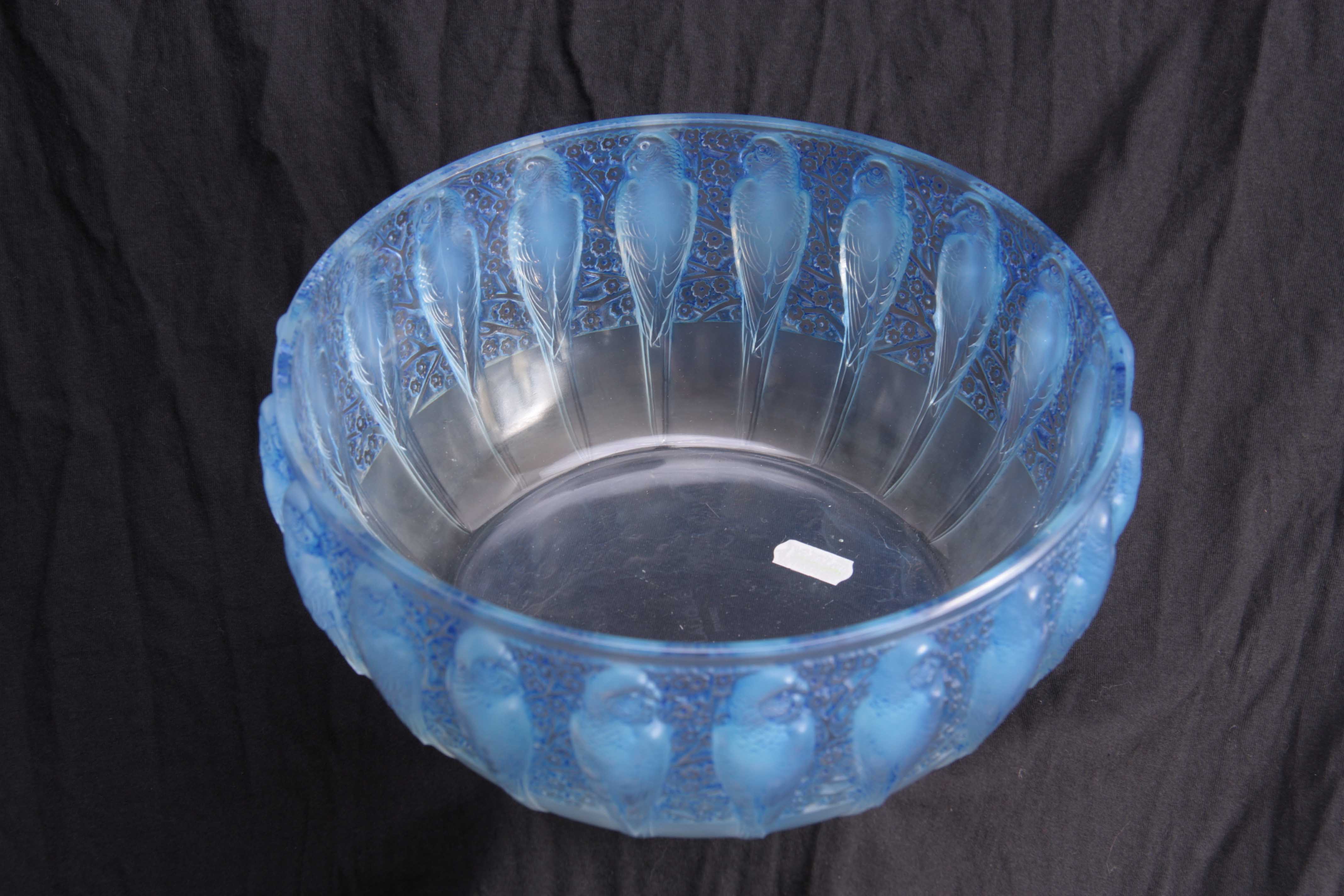 R. LALIQUE, FRANCE A 20TH CENTURY OPALESCENT PERRUCHE BOWL HIGHLIGHTED WITH BLUE STAINING - Image 3 of 4