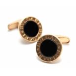 A STYLISH PAIR OF 18K YELLOW GOLD BULGARI CUFFLINKS of circular form with black hardstone centres