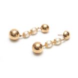 A PAIR OF YELLOW GOLD AND PEARL EARRINGS with ball drops 4.5cm overall