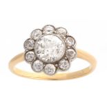 AN EARLY 20TH CENTURY YELLOW GOLD AND DIAMOND FLOWERHEAD CLUSTRE RING the centre stone approx. 1.
