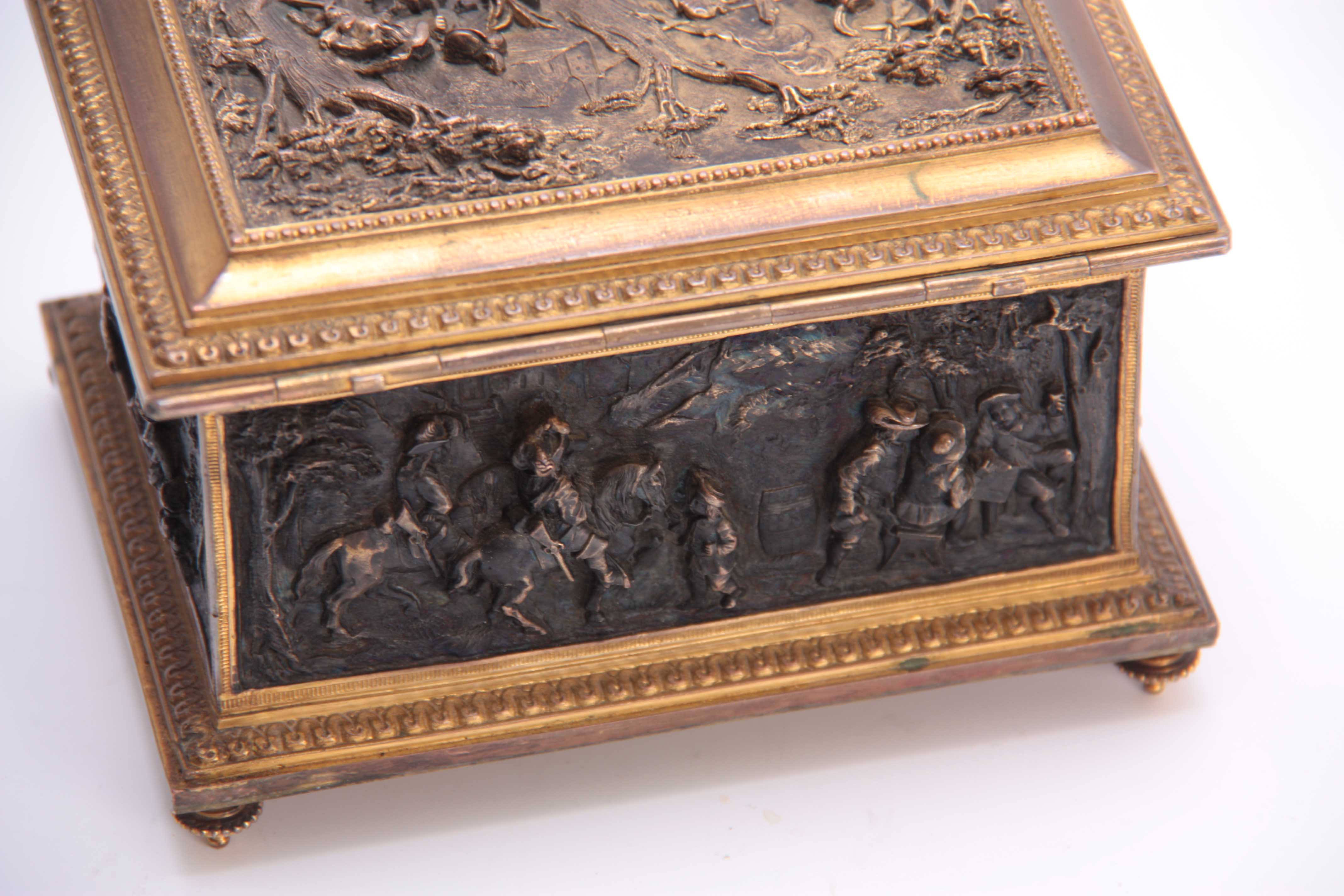 A LATE 19TH CENTURY CONTINENTAL GILT BRASS JEWELLERY CASKET set with cast bronzed figural panels - Image 6 of 9
