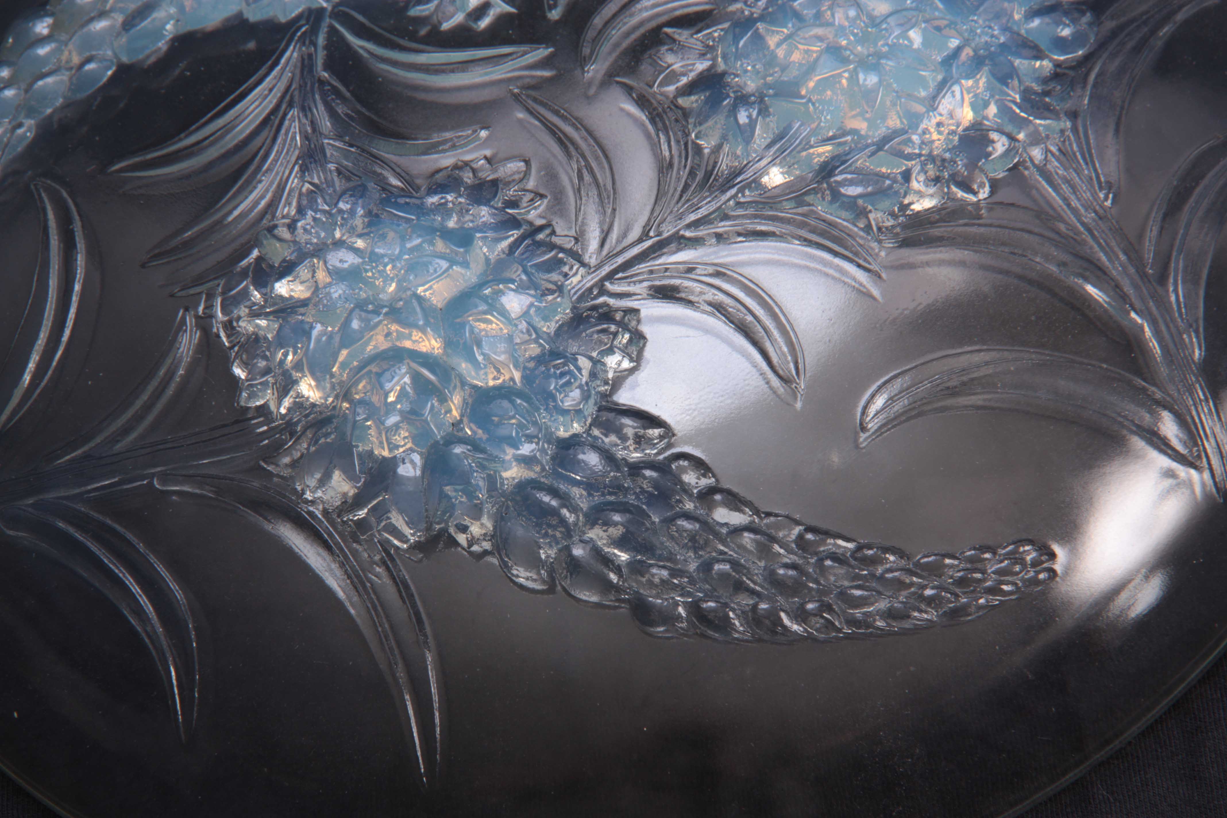 R LALIQUE FRANCE AN EARLY 20TH CENTURY RELIEF MOULDED OPALESCENT SHALLOW BOWL 'VERONIQUE' with - Image 3 of 4