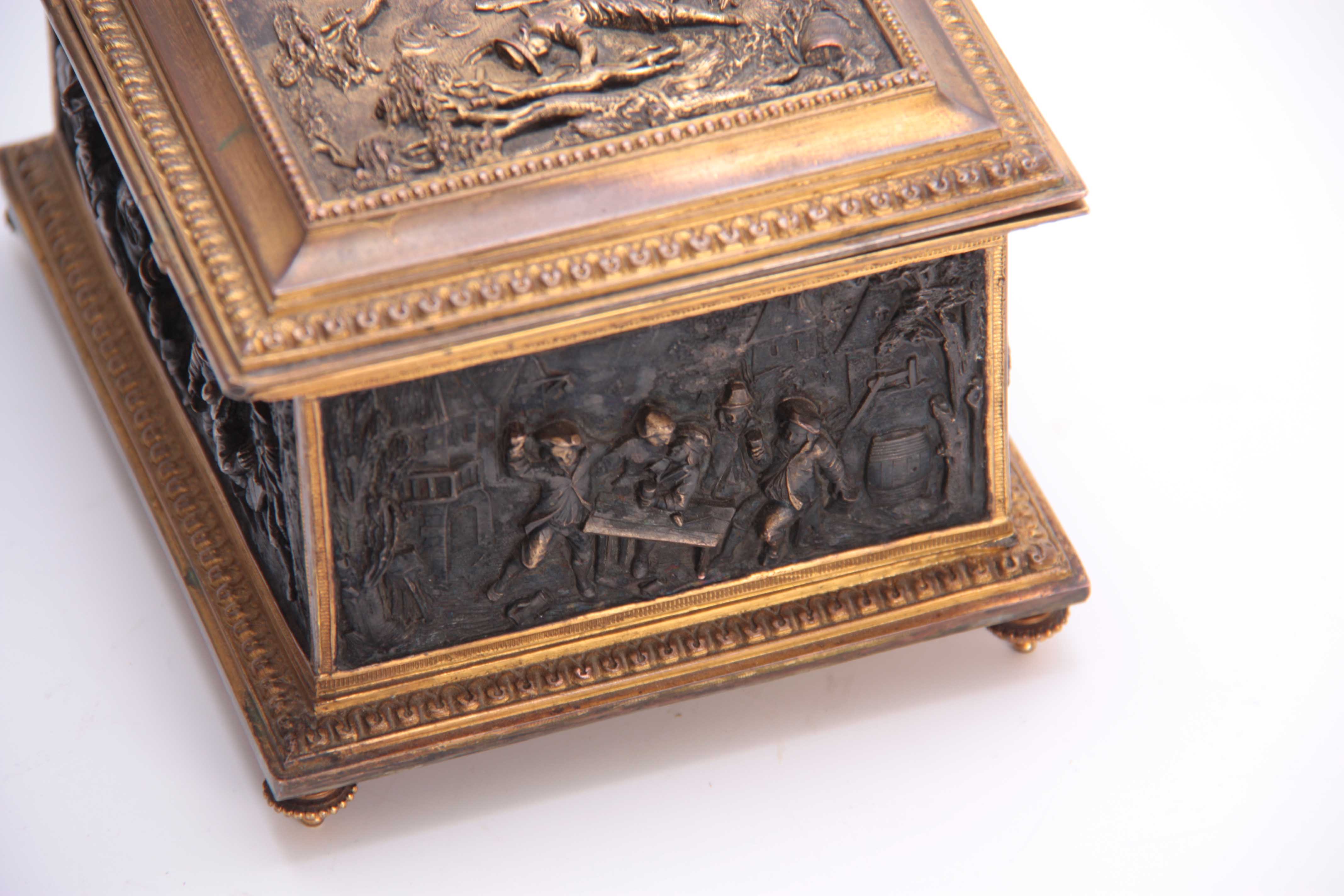 A LATE 19TH CENTURY CONTINENTAL GILT BRASS JEWELLERY CASKET set with cast bronzed figural panels - Image 7 of 9